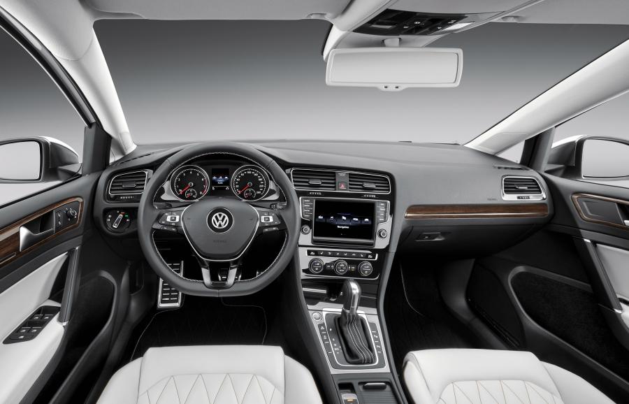 Торпедо Volkswagen Golf Edition Concept 2014 года  (фото 4 из 6)